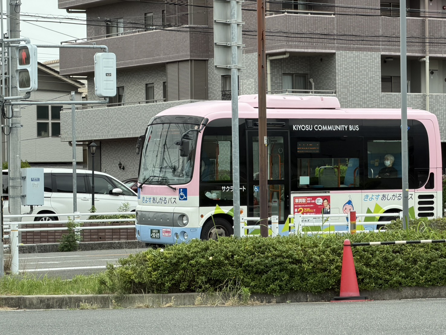 車買取の広告を掲出した清須コミュニティバス（きよすあしがるバス）
